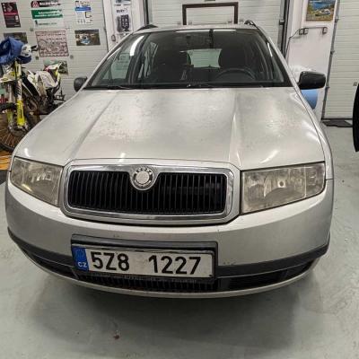 Montáž a výměna autorádia a reproduktorů Pioneer ve voze Škoda Fabia I