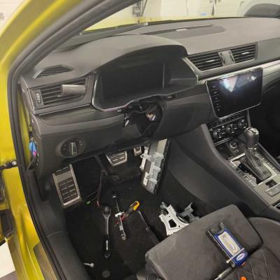 Zederlock Skoda Superb 5