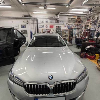 Montáž tažného zařízení Witter - odnímatelný vertikální systém + 13 PIN elektro ECS do BMW 540 D X-drive